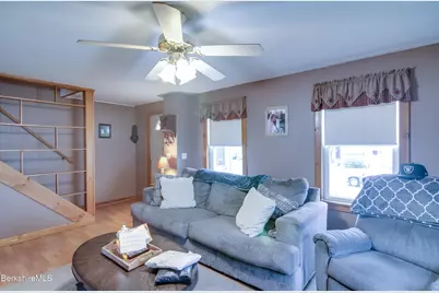 303 Onota St, Pittsfield, MA 01201 - Photo 10