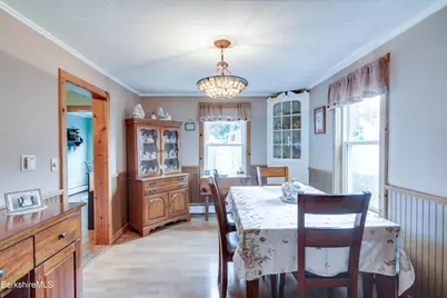303 Onota St, Pittsfield, MA 01201 - Photo 6