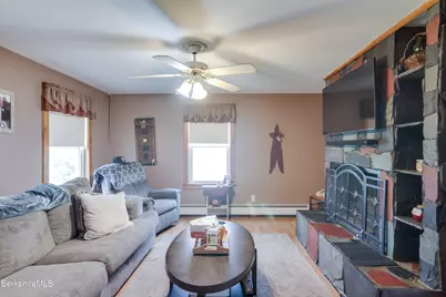 303 Onota St, Pittsfield, MA 01201 - Photo 12