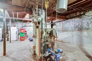 303 Onota St, Pittsfield, MA 01201 - Photo 24