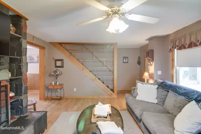 303 Onota St, Pittsfield, MA 01201 - Photo 10