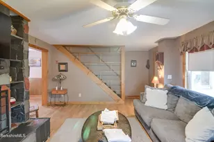 303 Onota St, Pittsfield, MA 01201 - Photo 10
