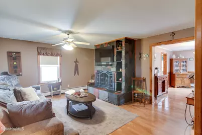 303 Onota St, Pittsfield, MA 01201 - Photo 12