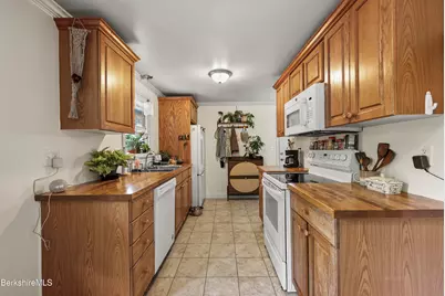 135 Tamarack Ave, Lee, MA 01238 - Photo 8