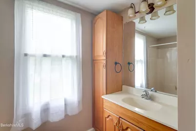 547 Onota St, Pittsfield, MA 01201 - Photo 12