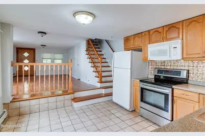 547 Onota St, Pittsfield, MA 01201 - Photo 4