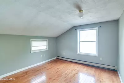 547 Onota St, Pittsfield, MA 01201 - Photo 14