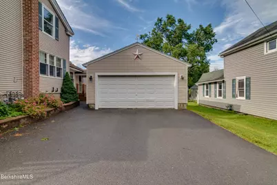 547 Onota St, Pittsfield, MA 01201 - Photo 2