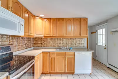 547 Onota St, Pittsfield, MA 01201 - Photo 6
