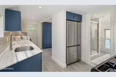 83 Chestnut St #upper, North Adams, MA 01247 - Photo 4