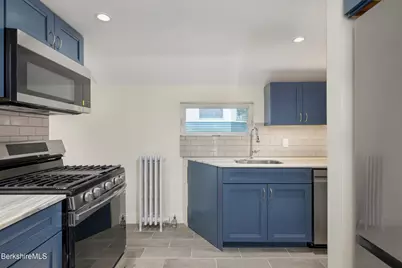 83 Chestnut St #upper, North Adams, MA 01247 - Photo 6