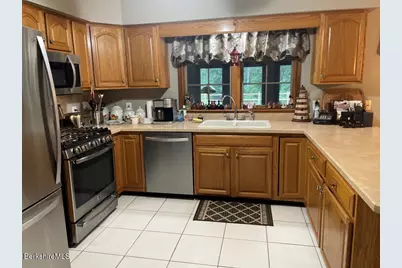1188 West St, Pittsfield, MA 01201 - Photo 2