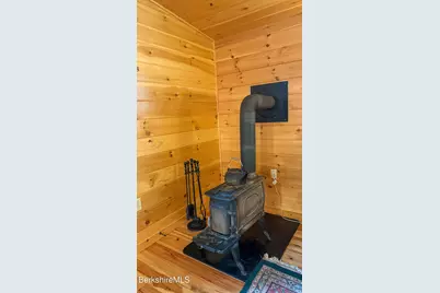 345 Friar Tuck Dr, Becket, MA 01223 - Photo 8