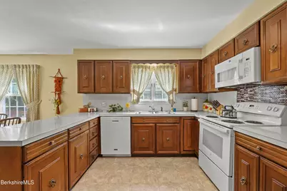 48 Brookside Dr, Pittsfield, MA 01201 - Photo 18