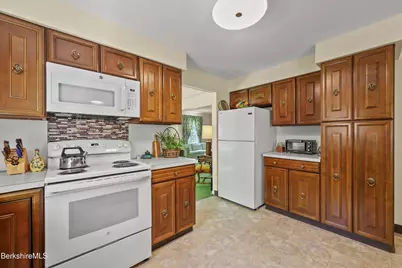 48 Brookside Dr, Pittsfield, MA 01201 - Photo 20