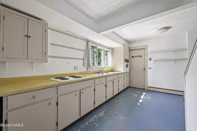 34 Cummings Ave, Pittsfield, MA 01201 - Photo 20