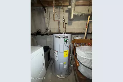 202 Beekman Dr, Agawam, MA 01001 - Photo 30
