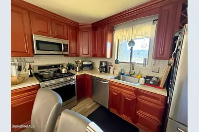 202 Beekman Dr, Agawam, MA 01001 - Photo 6