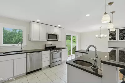 184 Melbourne Rd, Pittsfield, MA 01201 - Photo 6