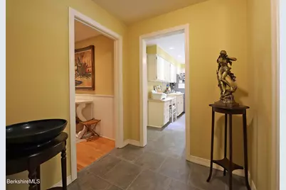 576 Holmes Rd, Pittsfield, MA 01201 - Photo 22