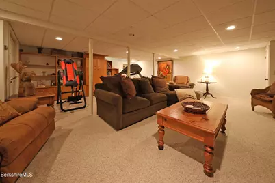 576 Holmes Rd, Pittsfield, MA 01201 - Photo 38