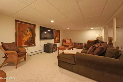 576 Holmes Rd, Pittsfield, MA 01201 - Photo 38