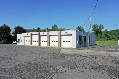 1955 N Main St, Sheffield, MA 01257 - Photo 2