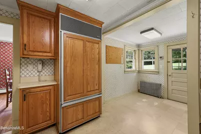 14 Prospect St, Great Barrington, MA 01230 - Photo 12