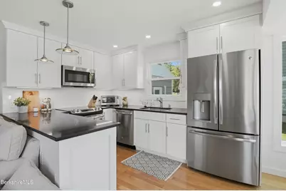 595 Lakeway Dr, Pittsfield, MA 01201 - Photo 12