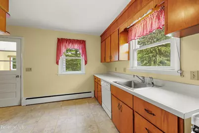 560 Crane Ave, Pittsfield, MA 01201 - Photo 12