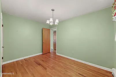 560 Crane Ave, Pittsfield, MA 01201 - Photo 16