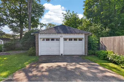35 Dexter St, Pittsfield, MA 01201 - Photo 10