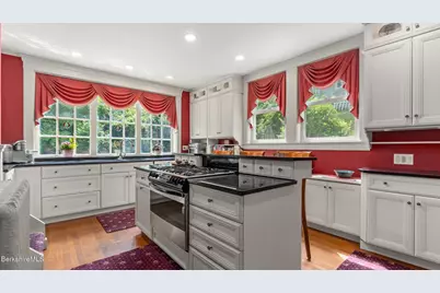 2 Melrose St, Adams, MA 01220 - Photo 16