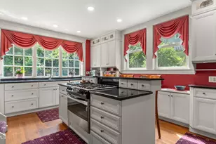 2 Melrose St, Adams, MA 01220 - Photo 16