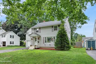 24 Marlboro Dr, Pittsfield, MA 01201 - Photo 2