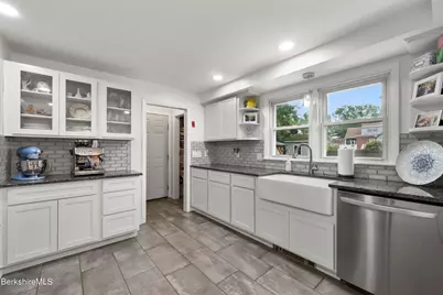 24 Marlboro Dr, Pittsfield, MA 01201 - Photo 18