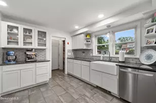 24 Marlboro Dr, Pittsfield, MA 01201 - Photo 18
