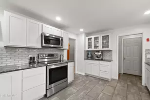 24 Marlboro Dr, Pittsfield, MA 01201 - Photo 20