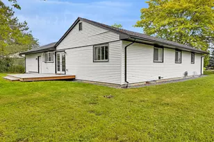 73 Candlewood Dr, Williamstown, MA 01267 - Photo 2