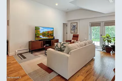 73 Candlewood Dr, Williamstown, MA 01267 - Photo 8