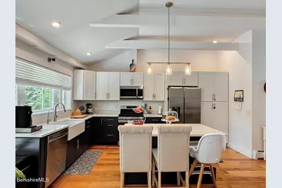 73 Candlewood Dr, Williamstown, MA 01267 - Photo 6