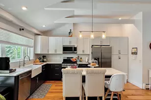73 Candlewood Dr, Williamstown, MA 01267 - Photo 6
