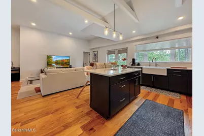 73 Candlewood Dr, Williamstown, MA 01267 - Photo 4