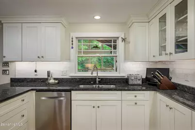 124 Elm St, Williamstown, MA 01267 - Photo 20