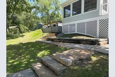 29 Grove Ave, Lanesborough, MA 01237 - Photo 10