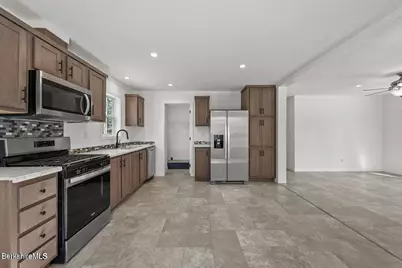 395 Cheshire Rd #106, Pittsfield, MA 01201 - Photo 4