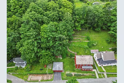 27 Richmond Ln, Adams, MA 01220 - Photo 4