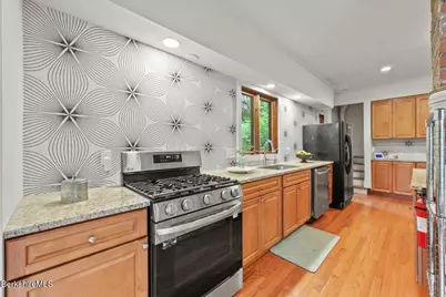136 Pomeroy Ave, Pittsfield, MA 01201 - Photo 12