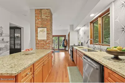 136 Pomeroy Ave, Pittsfield, MA 01201 - Photo 10