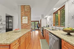 136 Pomeroy Ave, Pittsfield, MA 01201 - Photo 10